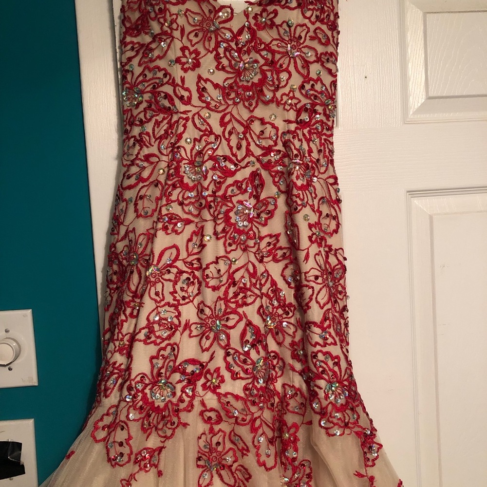 Prom dress - Picture 2 of 3